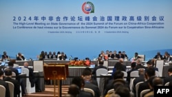 Delegados participam na “Reunião de Alto Nível sobre Governação do Estado” durante o Fórum de Cooperação China-África (FOCAC) no Centro Nacional de Convenções em Pequim, a 5 de setembro de 2024.