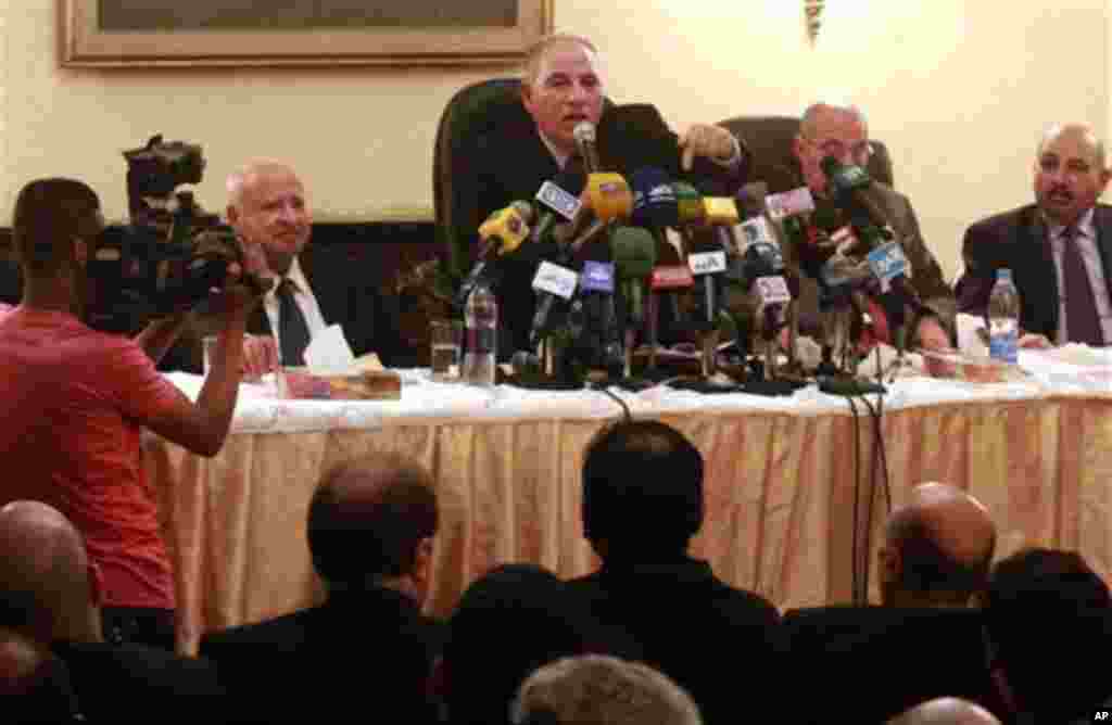 2일 기자회견을 통해 국민투표 감독을 거부한 이집트의 영향력 있는 판사 협회. 