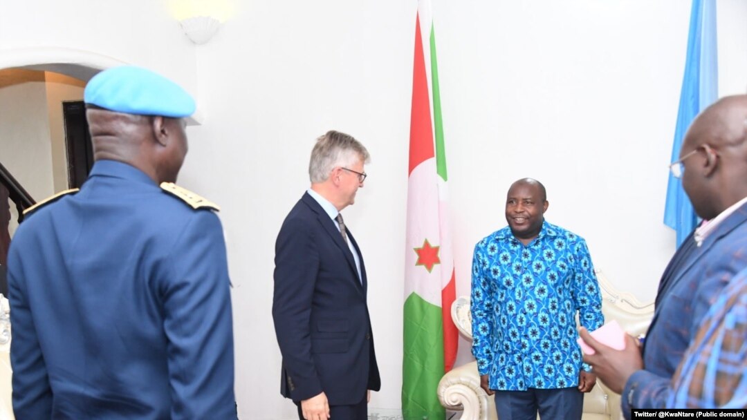 Prezida w'Uburundi Evariste Ndayishimiye n'Icegera c'umunyamabanga wa ONU ajejwe ibikorwa vyo kugarukana amahoro no kubumbatira umutekano, Jean Pierre La Croix, a