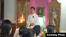 Giáo dân Con Cuông tham dự thánh lễ