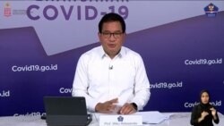 Juru Bicara Satgas Penanganan COVID-19 Prof Wiku Adisasmito dalam telekonferensi pers , di Graha BNPB , Jakarta, Kamis (12/11) mengatakan pemerintah buka peluang beli calon kandidat vaksin COVID-19 yang paling aman dan efektif (Foto: VOA)