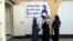 Perempuan Afghanistan berdiri di luar sebuah taman hiburan, di Kabul, Afghanistan, Kamis, 10 November 2022. Taliban mulai mingu ini melarang perempuan menggunakan gym dan taman di Afghanistan. (AP Photo/Ebrahim Noroozi)