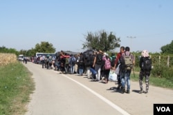 Families say they are already exhausted when they reach Croatia, and the long waits outside as Croatian authorities try to organize the process are grueling, Babska, Croatia, Sept 23, 2015 (VOA Photo By: H. Murdock)