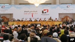 Yemeni participants attend the closing of the so-called national dialogue talks in Sanaa, Yemen. (Jan. 25, 2014.) 