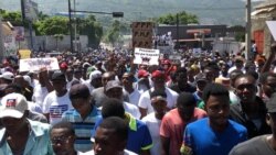 Caption Thousands participate in Haiti artists march asking President Jovenel Moïse ti resign, Oct 13, 2019. (Photo: M. Vilme/VOA Creole)
