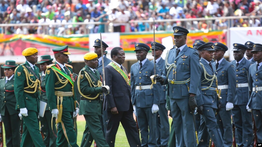 Zimbabwe's President Emmerson Mnangagwa, center, inspects the guard of honour during the celebrations for the country's 38th anniversary of Independence at the National Sports Stadium in Harare, Apr. 18, 2018. 