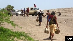 Yemeni pro-government fighters carry explosives and land mines planted by the Huthis on June 8, 2018, near the city of Al Jah in the Hodeida province, 50 kilometers from the port city of Hodeida, which the Iran-backed Huthi insurgents seized in 2014.