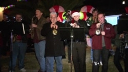 In Los Angeles Neighborhood, a Holiday Lights Spectacle