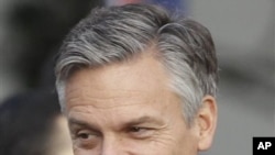 U.S. Ambassador to China Jon Huntsman arrives before President Barack Obama welcomes China's President Hu Jintao during a state arrival on the South Lawn of the White House in Washington, January 19, 2011