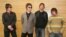 Anggota grup musik Oasis, gitaris Gem archer (dari kiri ke kanan), gitaris utama Noel Gallagher, basis Andy Bell dan vokalis utama Liam Gallagher berpose untuk awak media dalam konferensi pers di Hong Kong, pada 25 Februari 2006. (Foto: Reuters/Paul Yeung)