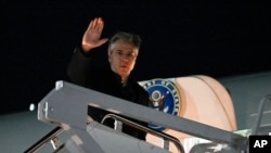 FILE - U.S. Secretary of State Antony Blinken boards a plane at Andrews Air Force Base in Maryland on Jan. 21, 2024. Blinken is scheduled to travel to the Middle East next week for the fifth time since the Israel-Hamas war began, the State Department announced on Feb. 2, 2024.