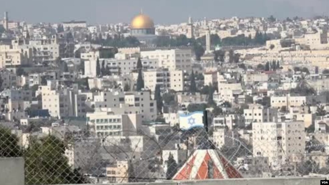 د رویټرز ترمخه د ايي سي سي ججانو وویل "د فلسطین په صورتحال کې د عدالت واک اختیار… تر هغه علاقو غځیږي چې د کال ۱۹۶۷ راهسې اسرایل نیولي دي، چې په نومونو د مشرقي یروشلم په شمول غزه او وېسټ بېنک دي."