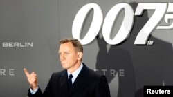 د برتانیې د استخباراتو رئیس وایي "جیمز باند زمونږ د استخدام له پروسې نه شي تیریدلی"