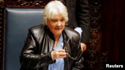 Lucia Topolansky, esposa del expresidente uruguayo José Mujica, asumió la vicepresidencia del país el miércoles, 13 de septiembre, de 2017, tras la renuncia del vicepresidente Raúl Sendic.