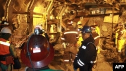 Freeport workers examining the Big Gossan incident site with Indonesian government representatives in Timika at the Grasberg mine, high in the mountains of rugged Papua province, May 19, 2013.