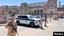 (FILE) Libyan Ministry of Interior personnel stand guard in front of the Central Bank of Libya in Tripoli, Libya, August 27, 2024. 