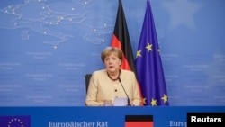 Kanselir Jerman Angela Merkel memberikan keterangan dalam konferensi pers pada hari kedua KTT Uni Eropa di gedung Dewan Eropa di Brussels, Belgia 25 Juni 2021. (Stephanie Lecocq/Pool via REUTERS)