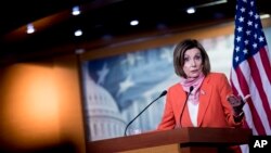 Predsedavajuća Predstavničkog doma Nensi Pelosi na konferenciji za novinare u Kongresu, 24. april 2020 (Foto: AP/Andrew Harnik)