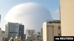 El momento de la explosión fue captado por cámaras de aficionados que la transmitieron por las redes sociales. Reuters divulgó esta foto de Karim Sokhn/Instagram/Ksokhn + Thebikekitchenbeirut.