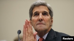 Menlu AS John Kerry memberikan kesaksian di hadapan komisi Kongres AS terkait perjanjian nuklir Iran, hari Selasa (28/7).