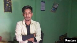 21 yaşlı Satiş Bhaykre kütləvi şəkildə paylaşılan saxta WhatsApp mesajları nəticəsində evinə hücum edən kütlə tərəfindən öldürüb