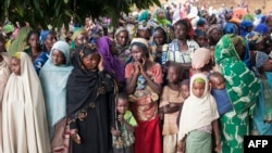 FILE - Refugees from Central Africa wait in Cameroonian Garoua Boulaï border town for foods and clothes delivering by humanitarian associations, April 25, 2014. 