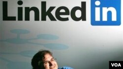 LinkedIn, es una red de profesionales que ofrece el servicio a empresas que desean contratarlo al igual que ha personas que buscan empleo.