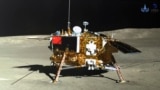 ARCHIVO - En imagen ofrecida por la Administración Nacional Espacial de China, el 12 de enero de 2019, vía la Agencia de Noticias Xinhua se muestra el módulo lunar de la sonda Chang'e-4 en una fotografía tomada por el módulo Yutu-2 el 11 de enero de 2019. 