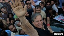 عمران ـ جاوېدهاشمي ته په مخاطب کېدو ووئيل " د نن نه ستا او زما لارې جدا دي " .