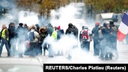 Protest povodom obeležavanja godišnjice "žutih prsluka" u Parizu (Foto: REUTERS/Charles Platiau)