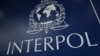 Logo Interpol selama Sidang Umum Interpol ke-89 di Istanbul. Mayor Jenderal Ahmed Naser al-Raisi, inspektur jenderal di Kementerian Dalam Negeri Uni Emirat Arab, terpilih menjadi presiden interpol untuk satu masa jabatan empat tahun. (Foto: AFP)