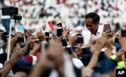 Indonesian presidential candidate Joko Widodo speaks to supporters during a campaign rally at Gelora Bung Karno Stadium in Jakarta, Indonesia, April 13, 2019.