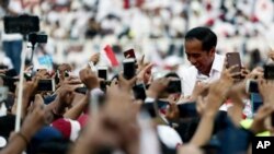 Indonesian presidential candidate Joko Widodo speaks to supporters during a campaign rally at Gelora Bung Karno Stadium in Jakarta, Indonesia, April 13, 2019.