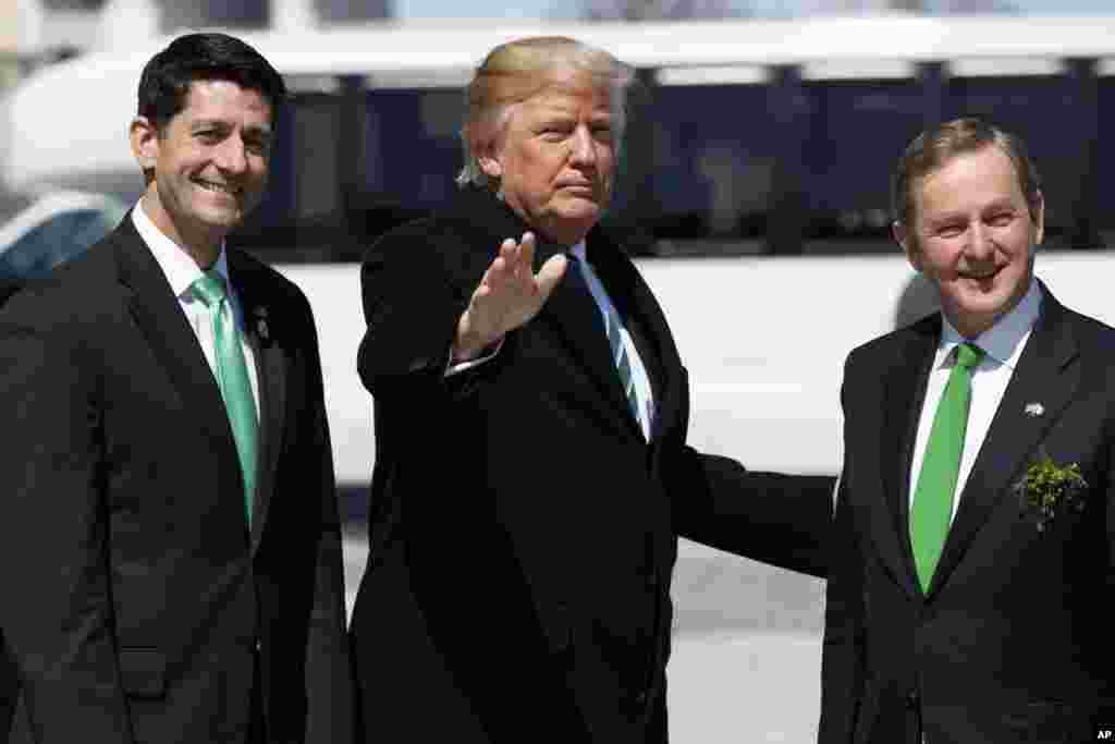 O Presidente Donald Trump acompanhado por Paul Ryan, &nbsp;presidente da Câmara dos Representantes no Capitólio em Washington, Março 16, 2017.