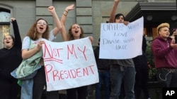 도널드 트럼프 공화당 후보의 승리로 미국 대선 결과가 확정된 9일 오리건주 포틀랜드 일대 고등학생들이 항의 시위를 벌이고 있다. 