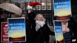 Des manifestants pro-Brexit devant le Parlement à Londres, le 20 décembre 2019.