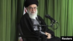 آیت الله خامنه ای: «مذاکره مشکلی را حل نمی کند.»