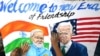 Estudiantes dan los toques finales a una pintura del primer ministro de la India, Narendra Modi, y del presidente estadounidense, Joe Biden, en una escuela de arte en Mumbai el 7 de septiembre de 2023, antes de la cumbre del G20 de dos días en Nueva Delhi. 