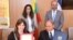 အစ္စရေး ဒုတိယ နိုင်ငံခြားရေးဝန်ကြီး Tzipi Hotovely က သူ့တွစ်တာမှာ ကြေညာခဲ့သလို အစ္စရေးနိုင်ငံဆိုင်ရာ မြန်မာသံအမတ်ကြီး ဦးမောင်မောင်လင်း တို့ အစ္စရေးနဲ့မြန်မာတို့ ပညာရေးပူးပေါင်းဆောင်ရွက်မှှုသဘောတူညီချက်တရပ်ကို တနင်္လာနေ့က အစ္စရေးနိုင်ငံမှာ လက်မှတ်ရေးထိုးနေစဉ် 