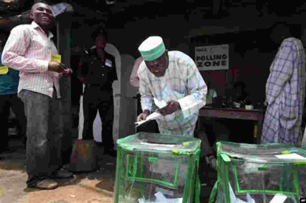 A man cast his vote during the National Assembly election at a polling station in Ibadan, Nigeria, April 9, 2011