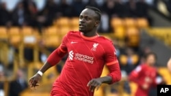 Sadio Mane na Liverpool yayin wasan kwallon kafa na gasar Premier ta Ingila tsakanin Wolverhampton Wanderers da Liverpool a filin wasa na Molineux da ke Wolverhampton, Ingila, Asabar, 4 ga Disamba, 2021. (AP Photo/Rui Vieira)