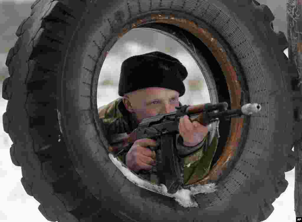 A newly mobilized Ukrainian soldier demonstrates his skills during military training in Desna, 100km north from Kyiv, Feb. 13, 2015.