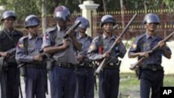 ရန်ကုန်မြို့က အဓိကရုဏ်းနှိမ်နင်းရေး ရဲအရာရှိများ (၁၃ နိုဝင်ဘာ ၂၀၁၀)