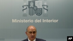Bộ trưởng Nội vụ Tây Ban Nha Jorge Fernandez Diaz phát biểu trong một cuộc họp báo tại Madrid, ngày 2/8/2012