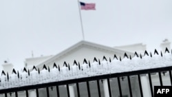 Nhà Trắng trong trận bão tuyết hôm 13/1.