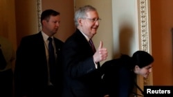 U.S. Senate Majority Leader Mitch McConnell (R-KY) gestures to reporters after lawmakers struck a deal to reopen the federal government three days into a shutdown on Capitol Hill in Washington, Jan. 22, 2018. 