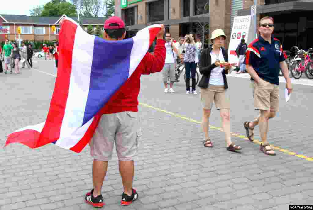 Thai Football fans in Ottawa