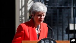 Perdana Menteri Inggris, Theresa May memberikan keterangan kepada pers di 10 Downing Street, London, Inggris, 24 Mei 2019. 
