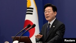 이재명 한국 대통령이 18일 청와대에서 기자회견을 열었다.
