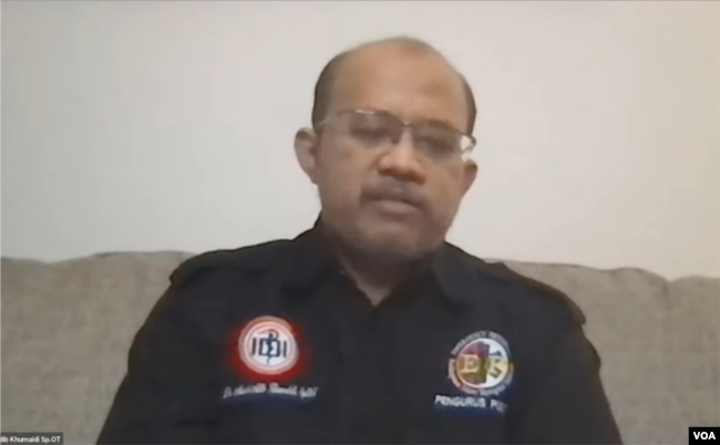 Ketua Tim Mitigasi Pengurus Besar IDI Adib Khumaidi. (Foto: screenshot/VOA)